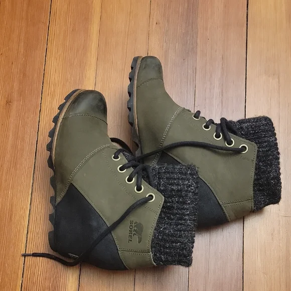 Women's Green Lace-Up Boots - Picture 4 of 6